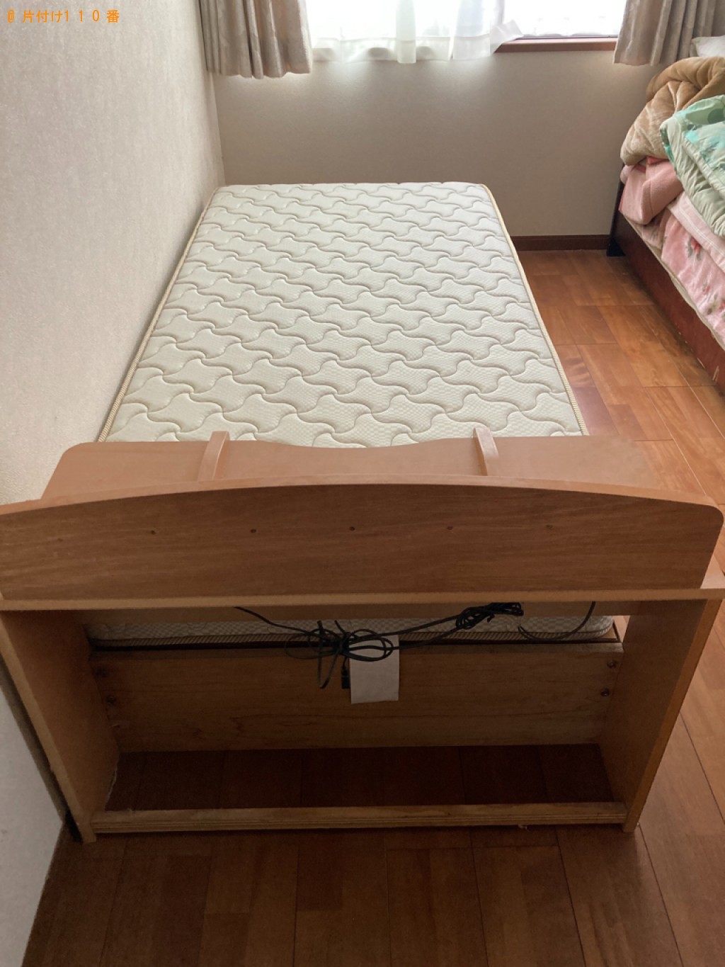 【静岡市】マットレス付きシングルベッド、ショーケースの回収・処分